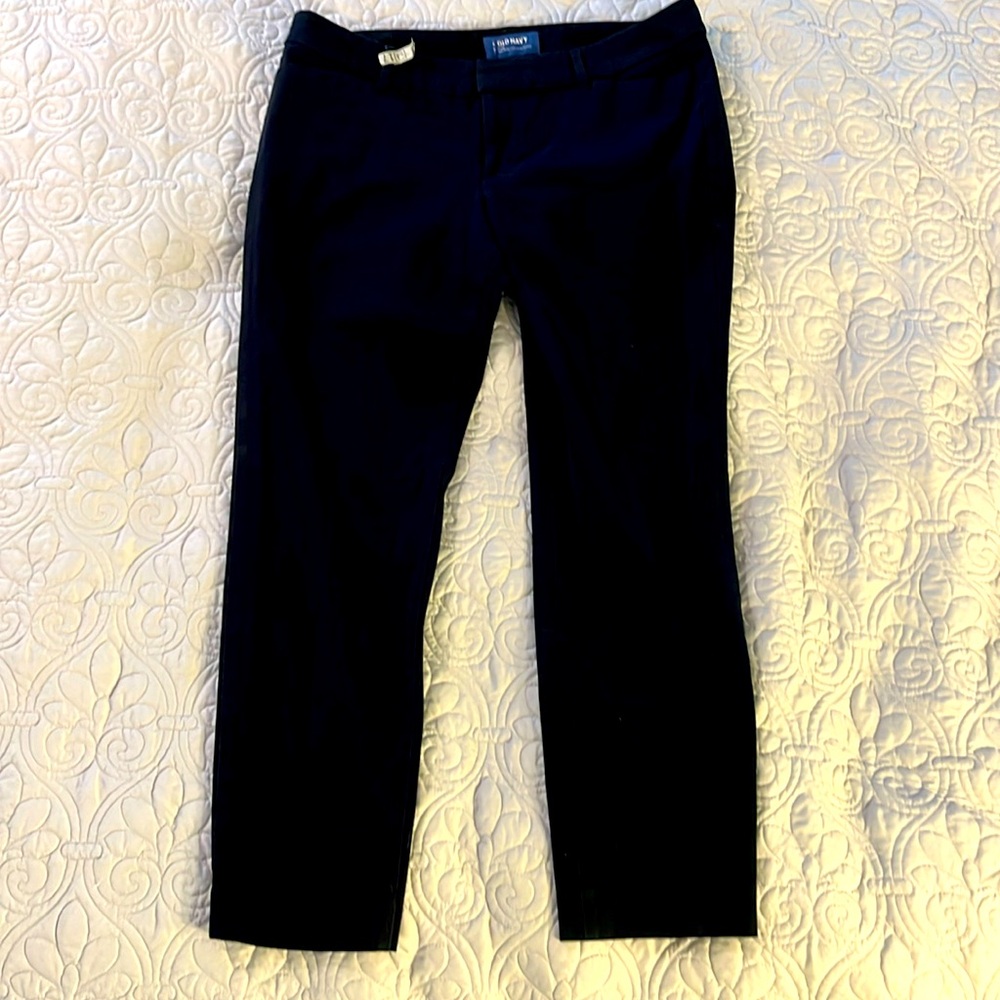 Old Navy Pixie pants size 10 regular in black. Two front pockets.